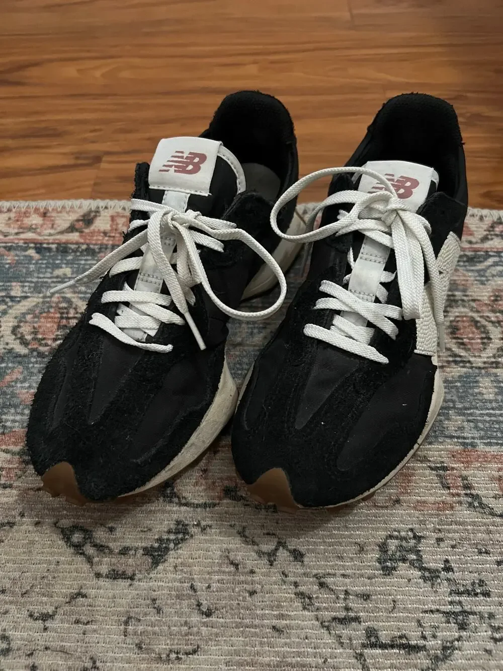 New Balance 327 Black/White Gum Low Top Lace-Up Sneakers WS327BL Women's Size 8